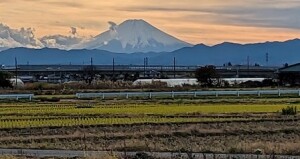 PXL_20221124_060309633富士山