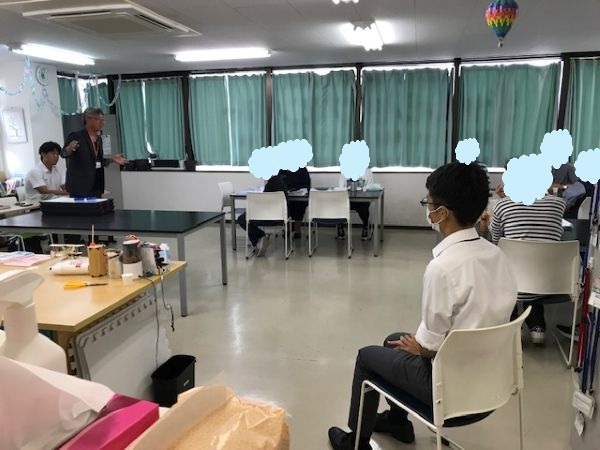 企業８